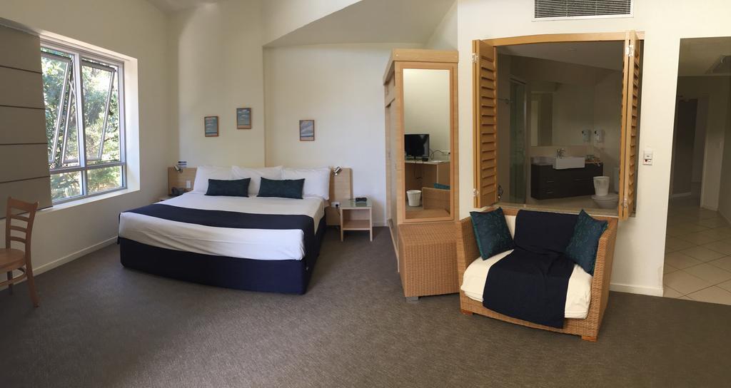 Stradbroke Island Beach Hotel Пойнт Лукаут Екстериор снимка