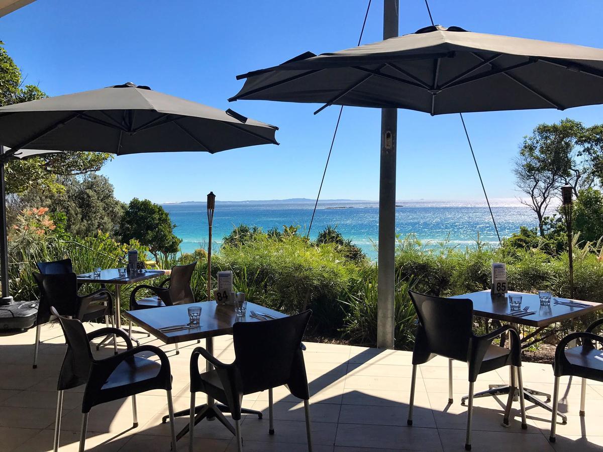 Stradbroke Island Beach Hotel Пойнт Лукаут Екстериор снимка